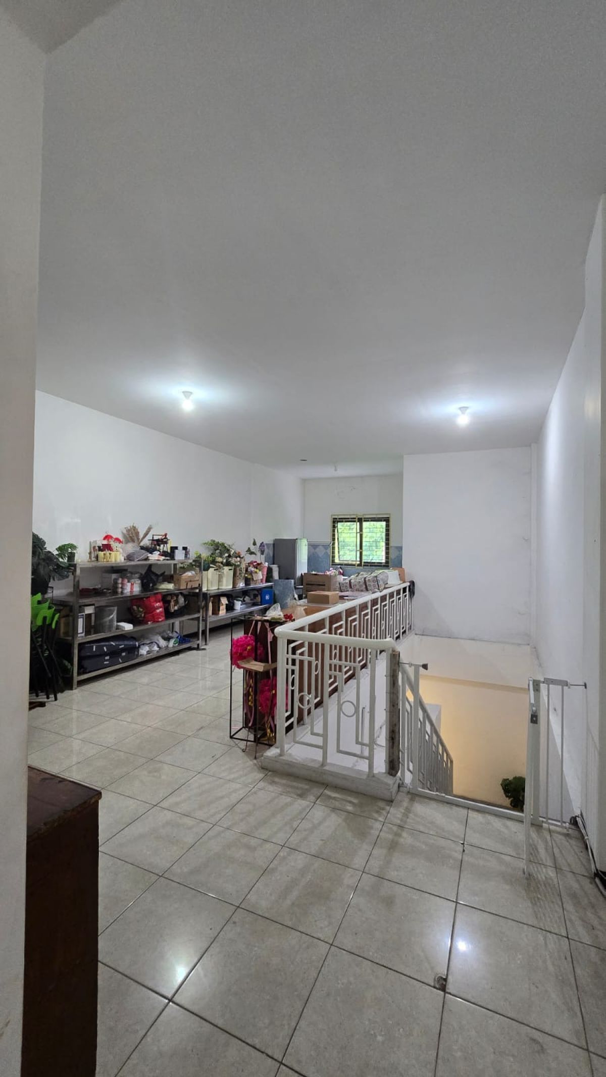 Disewakan Ruko Strategis Full Interior Eks Toko Roti, Bagus Siap Pakai di Pusat Pertokoan Solo Baru - Foto 2