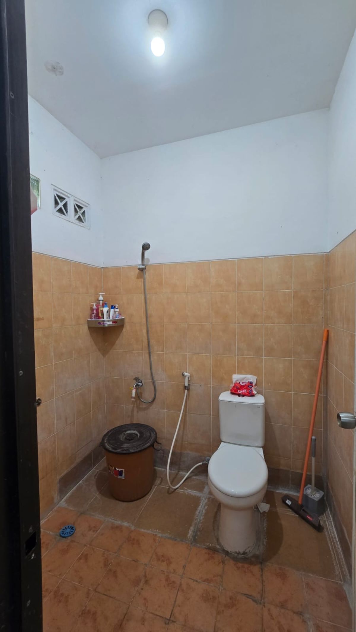 Disewakan Ruko Strategis Full Interior Eks Toko Roti, Bagus Siap Pakai di Pusat Pertokoan Solo Baru - Foto 6