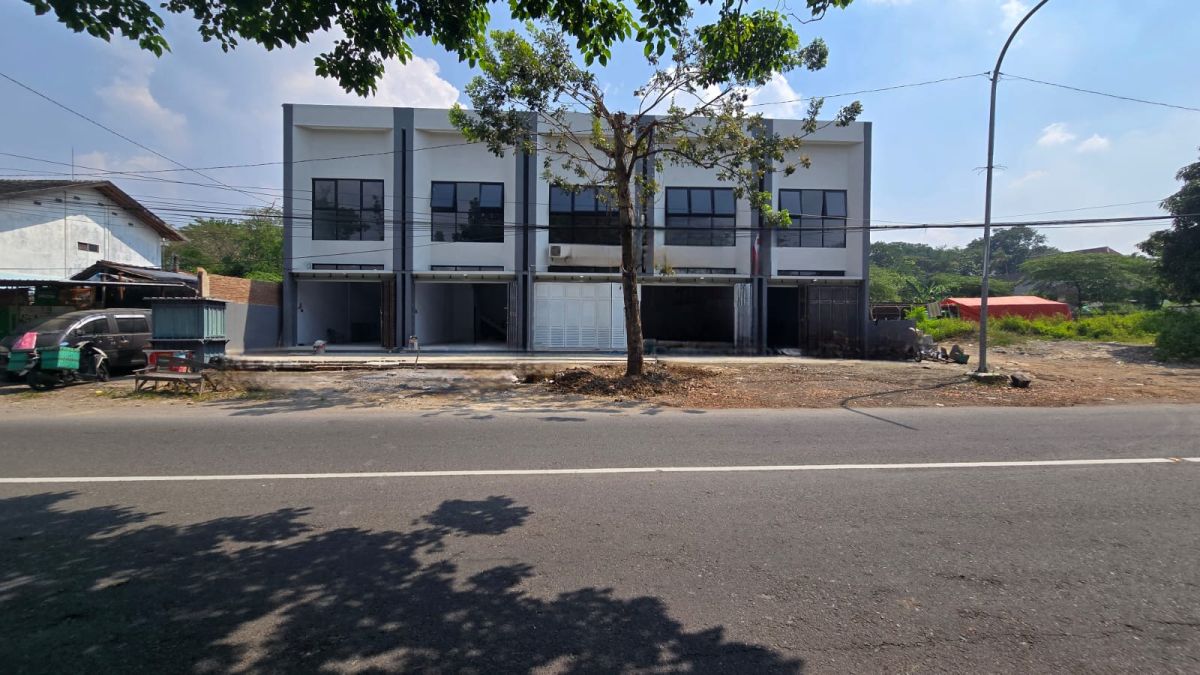 Disewakan Ruko Baru Gress Strategis , Dekat Kampus UNS dan Solo Safari Jebres Solo