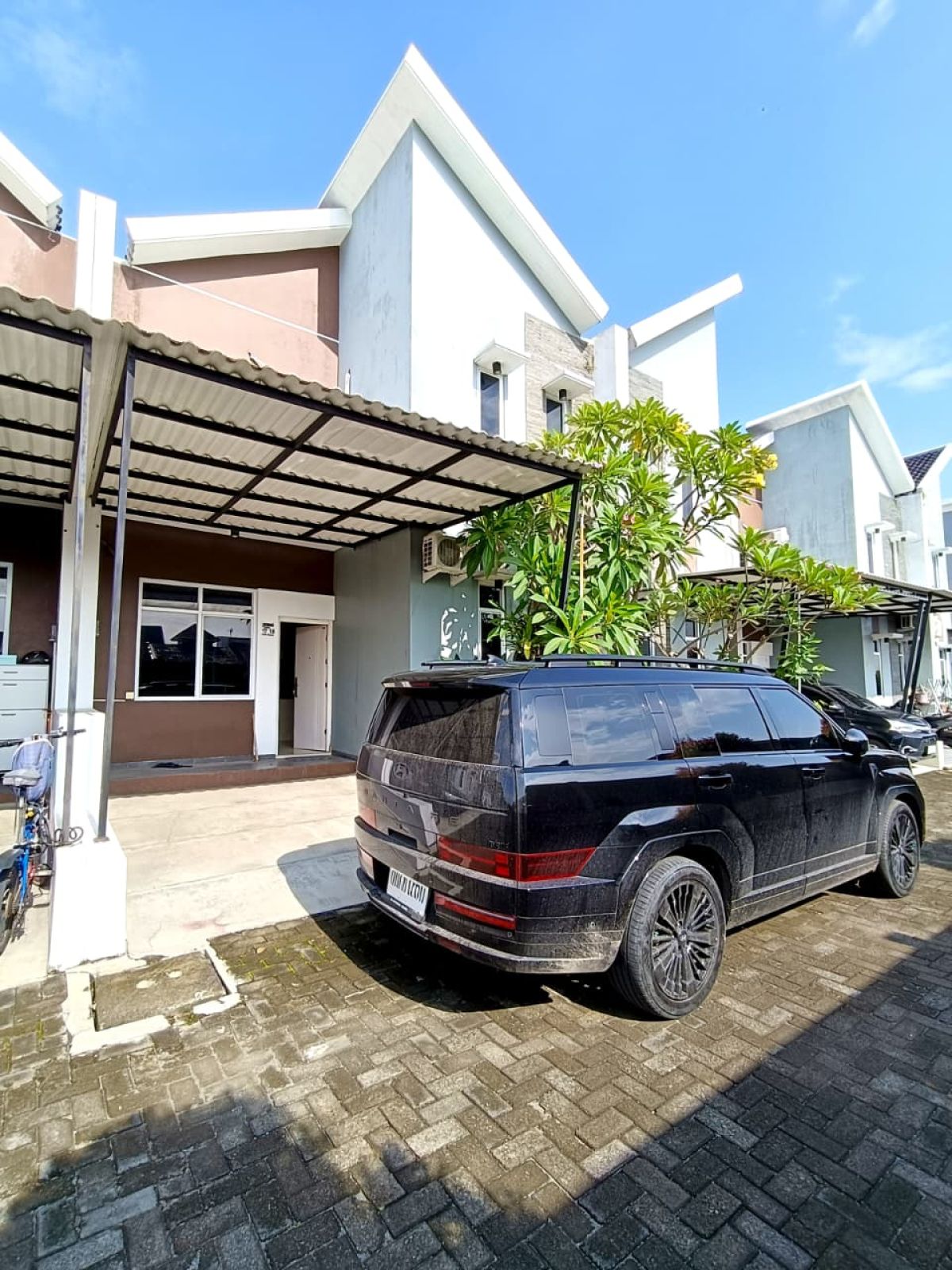 Disewakan Rumah Bagus Minimalis 2 Lantai ( Full Furnished )  Lokasi : Cluster Elite di Colomadu