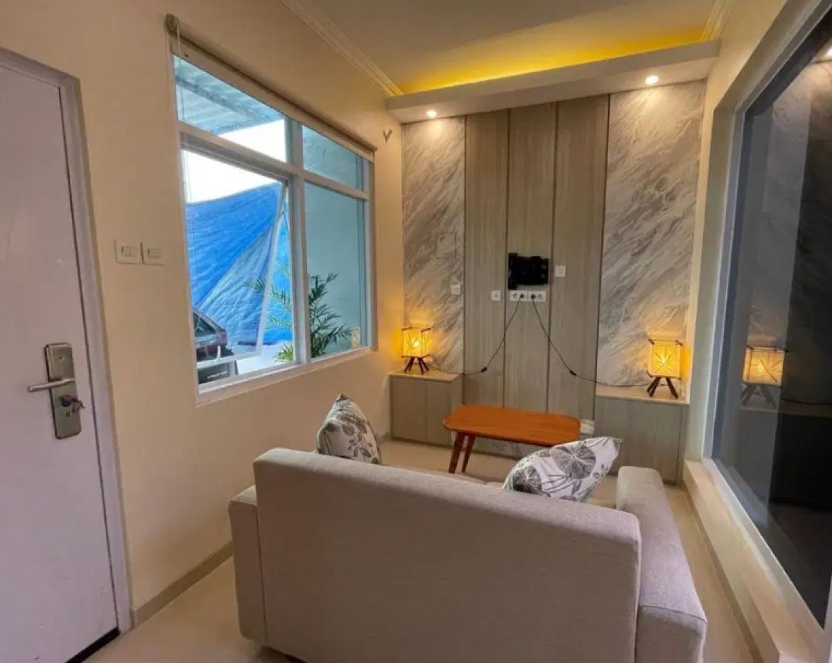 Disewakan Rumah Bagus Minimalis 2 Lantai ( Full Furnished )  Lokasi : Cluster Elite di Colomadu - Foto 4