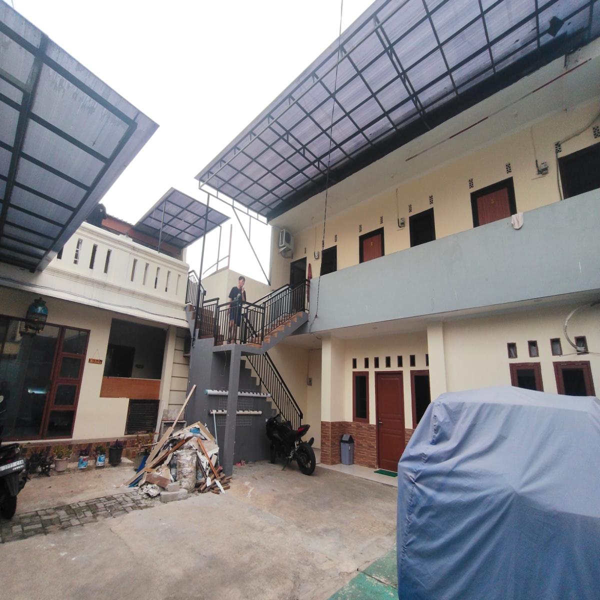 Dijual Rumah + Usaha Kost & Ruko di Ciledug, Tangerang