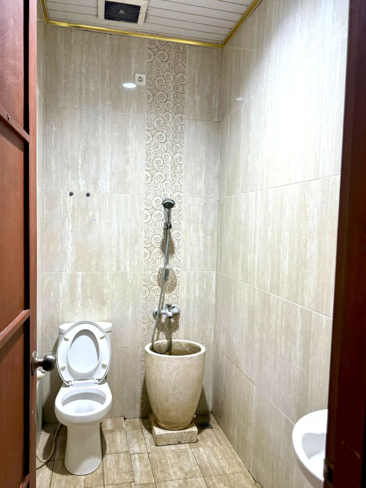 Disewakan Rumah Bagus Siap Pakai ( Full Furnished ) Lokasi : Cluster Elite di Pabelan, Dekat Colomadu - Foto 6