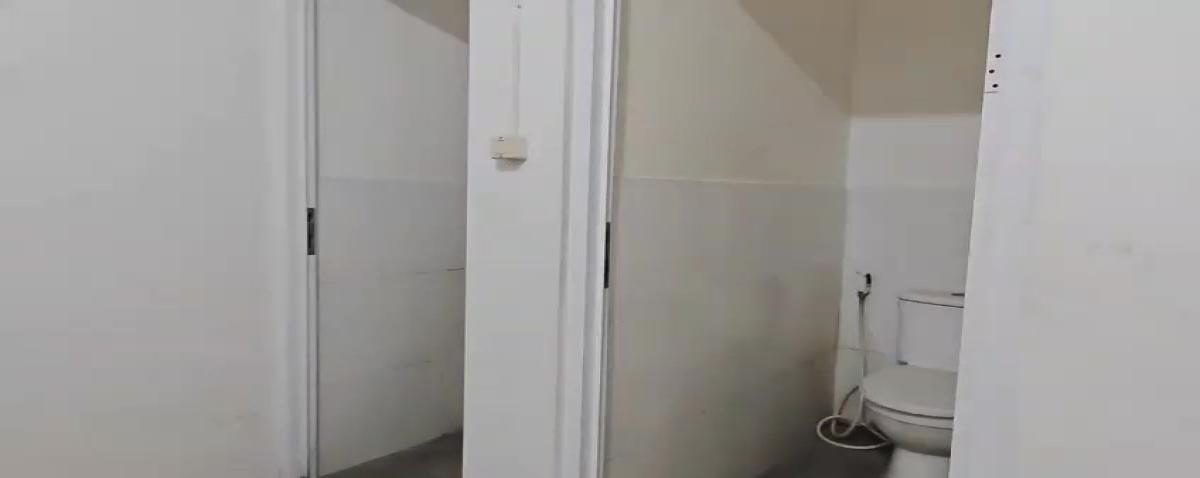 Sewa Gedung Perkantoran Bagus 3 lantai Luas 1500 m2 di Citarum, Semarang - Foto 6