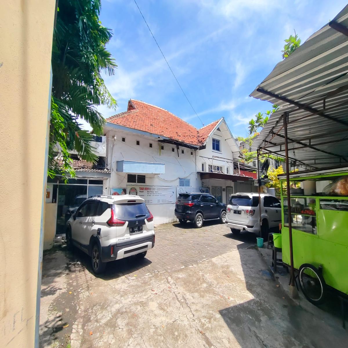 Rumah Bagus Semi Furnished di Jl. Imam bonjol Semarang Tengah, Semarang - Foto 2