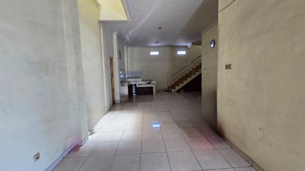 Disewakan Ruang Usaha Strategis di Jalan Yos Sudarso Solo - Foto 2