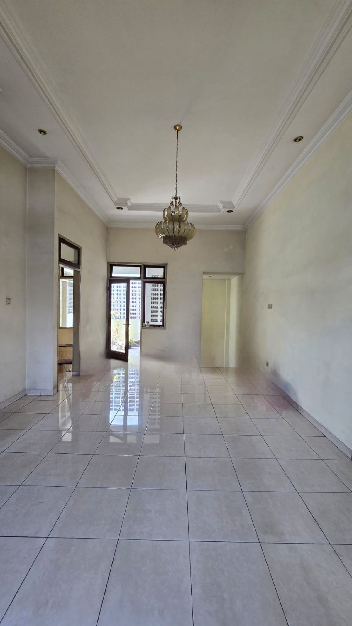 Disewakan Ruang Usaha Strategis di Jalan Yos Sudarso Solo - Foto 3