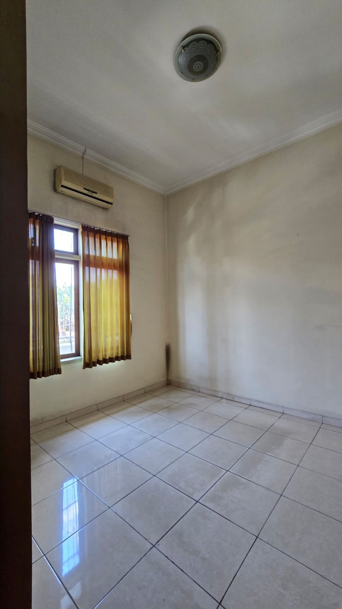 Disewakan Ruang Usaha Strategis di Jalan Yos Sudarso Solo - Foto 4