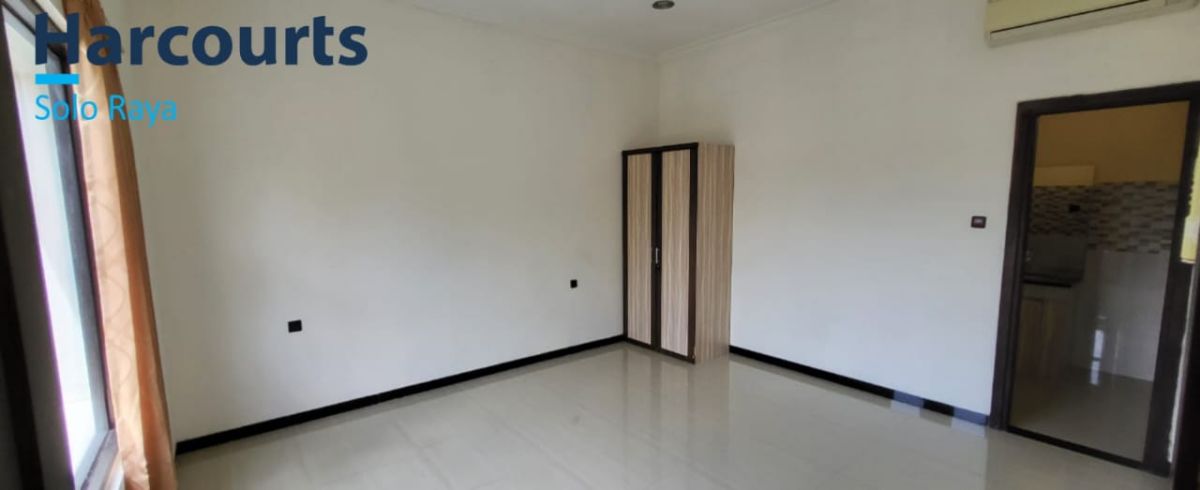 Disewakan Rumah 2 Lantai Bagus Bersih Terawat Tengah Kota Di Banjarsari, Solo - Foto 2