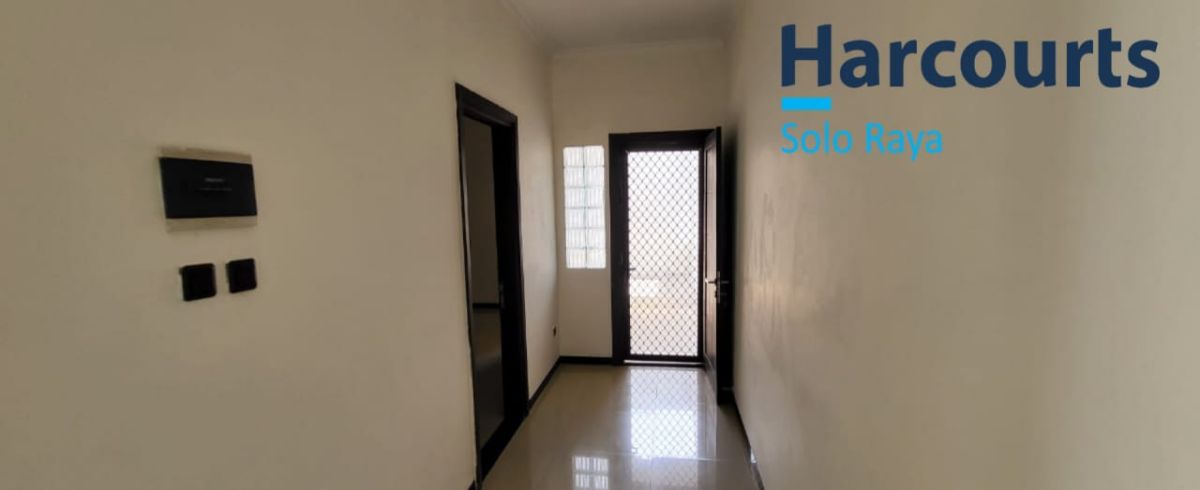 Disewakan Rumah 2 Lantai Bagus Bersih Terawat Tengah Kota Di Banjarsari, Solo - Foto 3