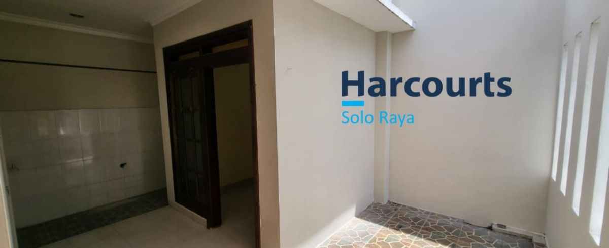 Disewakan Rumah 2 Lantai Bagus Bersih Terawat Tengah Kota Di Banjarsari, Solo - Foto 5