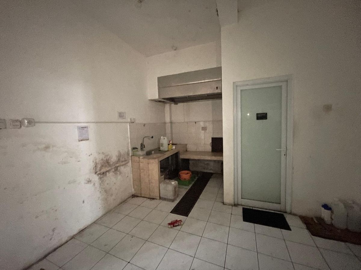 Turun Harga!! Dijual Ruko Lokasi Strategis di Kratonan, Solo - Foto 5