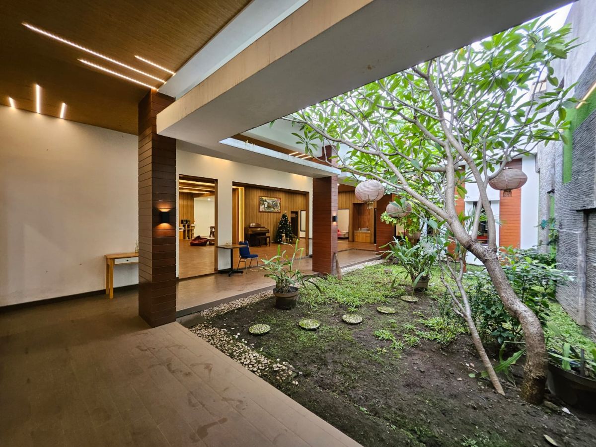 Dijual Rumah Modern Bagus Siap Huni Dekat Masjid Sheikh Zayed, Banjarsari Solo - Foto 7