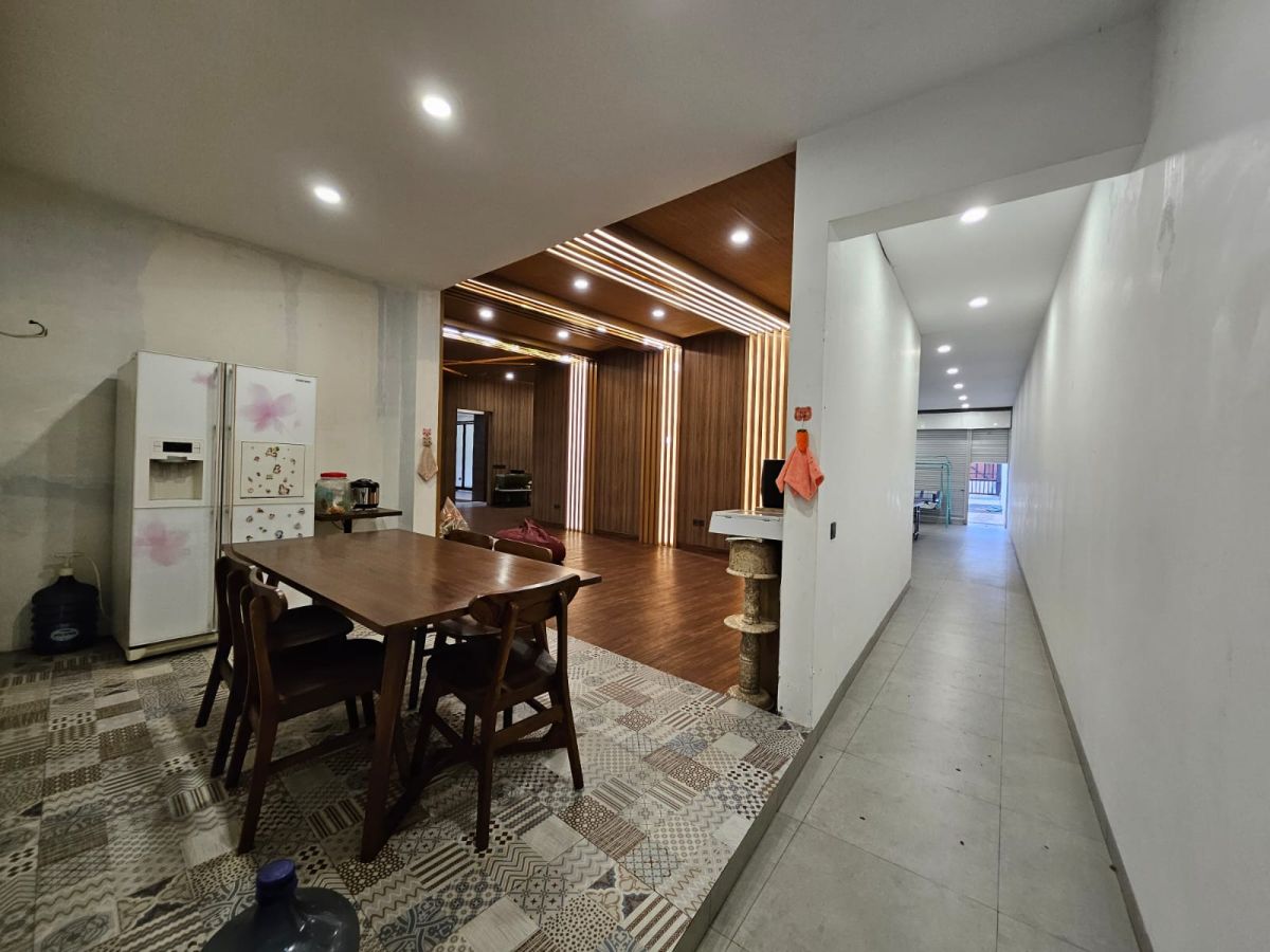 Dijual Rumah Modern Bagus Siap Huni Dekat Masjid Sheikh Zayed, Banjarsari Solo - Foto 8