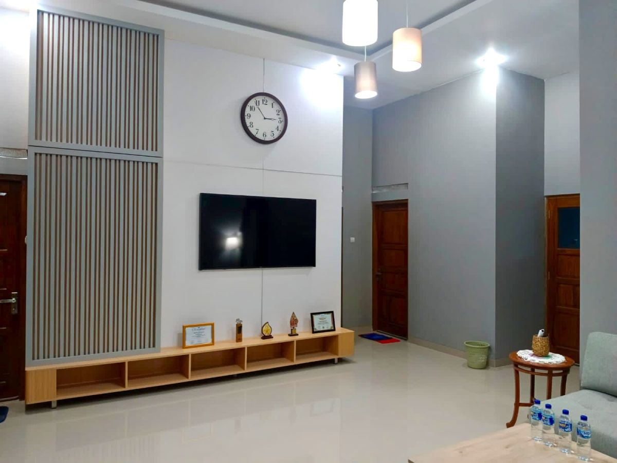 Dijual Rumah Bagus Bangunan Baru  ( Full Furnished )  Lokasi : Gonilan, Kartasura, Solo - Foto 3