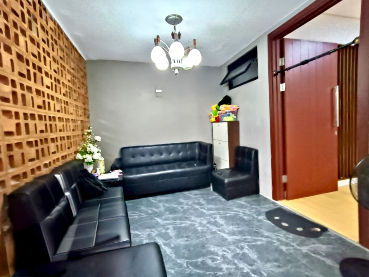 Dijual Rumah Bagus 2 Lantai  ( Full Furnished )  Lokasi : Cluster Modern di Colomadu, Solo - Foto 3