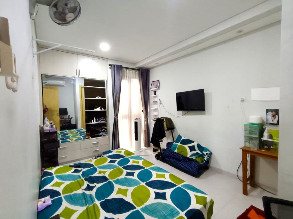 Dijual Rumah Bagus 2 Lantai  ( Full Furnished )  Lokasi : Cluster Modern di Colomadu, Solo - Foto 7