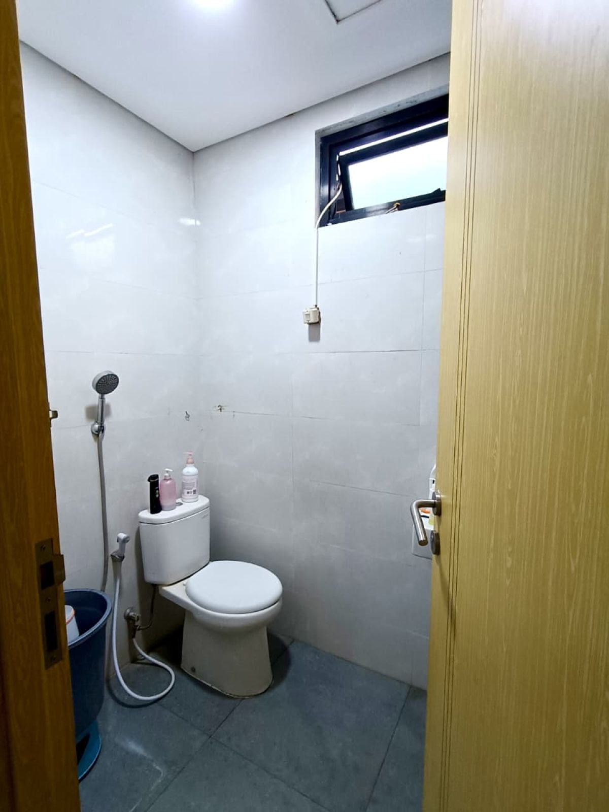 Dijual Rumah Bagus 2 Lantai  ( Full Furnished )  Lokasi : Cluster Modern di Colomadu, Solo - Foto 9