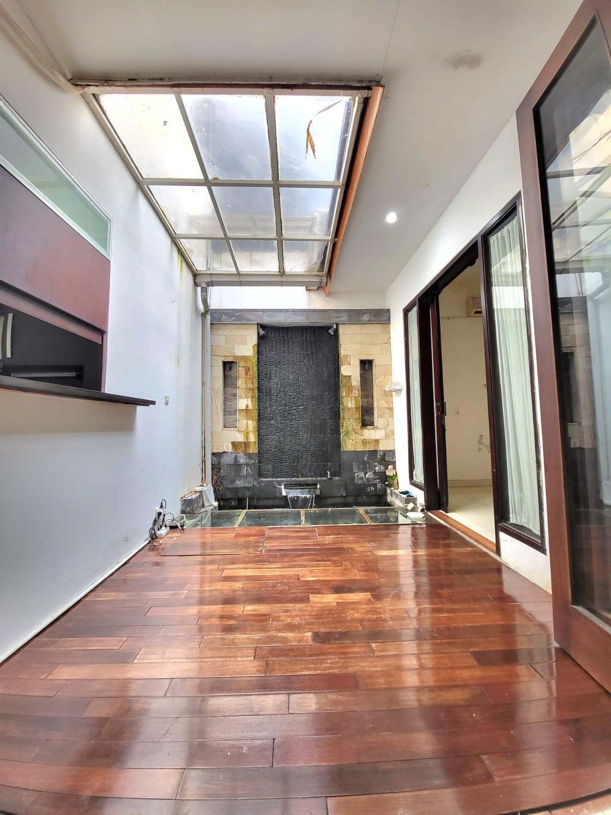 Dijual rumah di Emerald Bintaro sektor 9 Tangerang Selatan