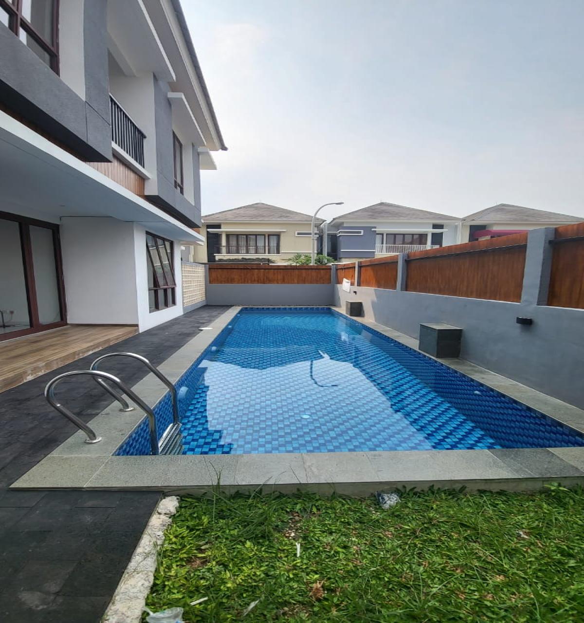 Rumah Cantik Hook Minimalis dengan Swiming Pool di Bintaro Jaya