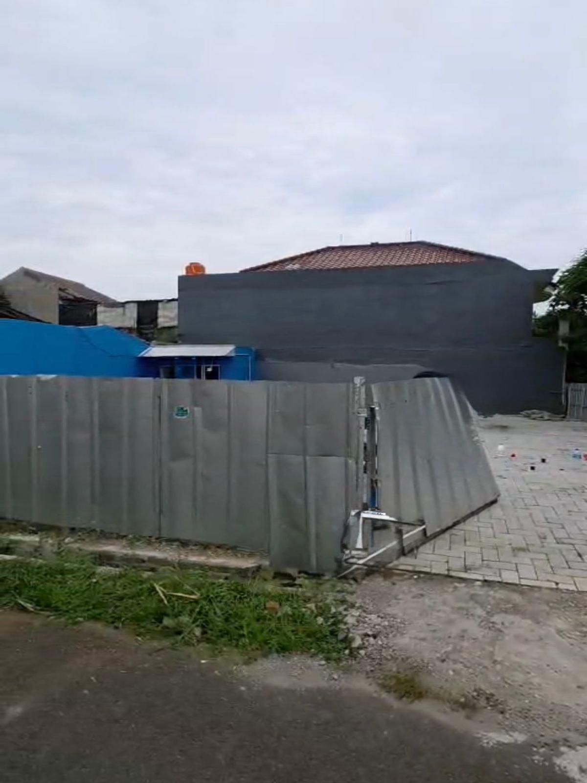 Rekomendasi Tanah yang asri seluas 202m2 dengan posisi hook ini menghadirkan lingkungan fasilitas yang lengkap, cocok untuk Anda yang menginginkan hunian aman ID - Foto 4