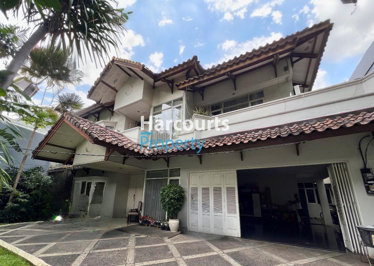 Dijual Rumah Klasik 2 Lantai Terawat Area Prime Senopati Kebayoran Baru