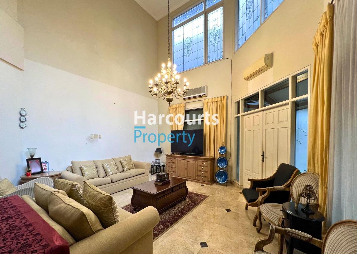 Dijual Rumah Klasik 2 Lantai Terawat Area Prime Senopati Kebayoran Baru - Foto 2