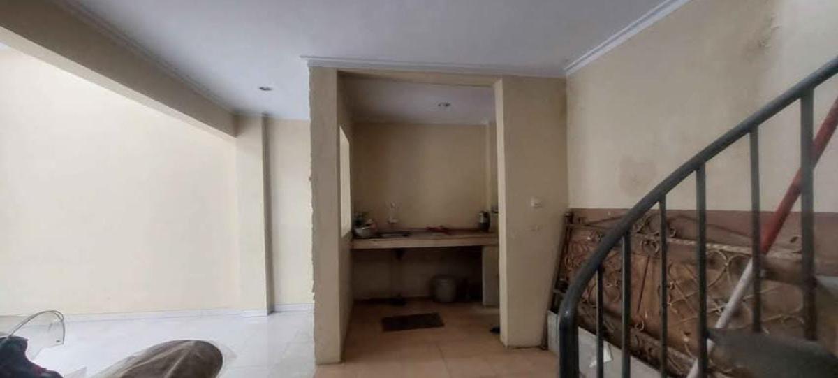 Rumah 2 Lantai Strategis di Bangun Reksa Indah 2 Karang Tengah, Tangerang - Foto 10