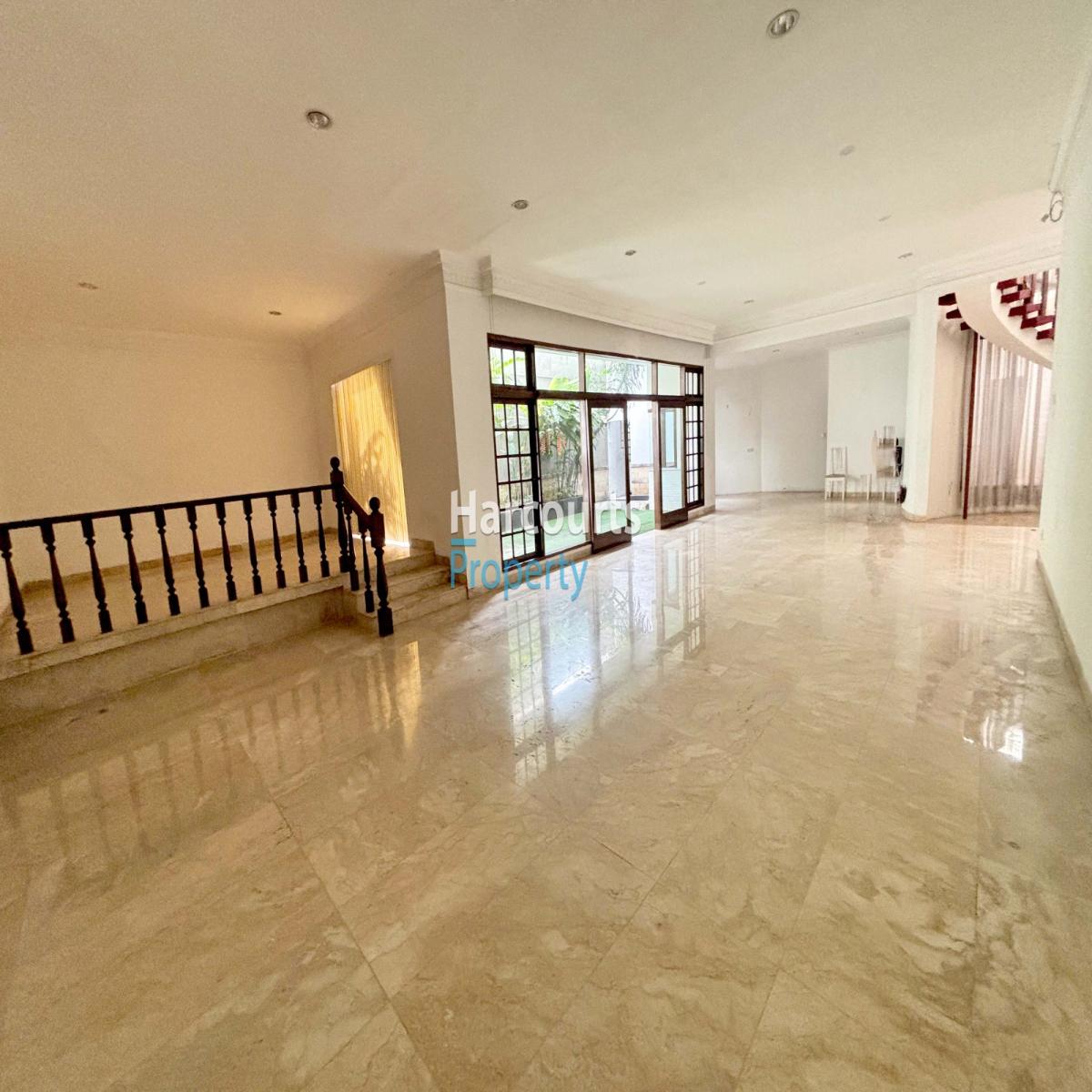 Disewakan Rumah Klasik 2 Lantai Area Jl. Biduri, Permata Hijau - Foto 4