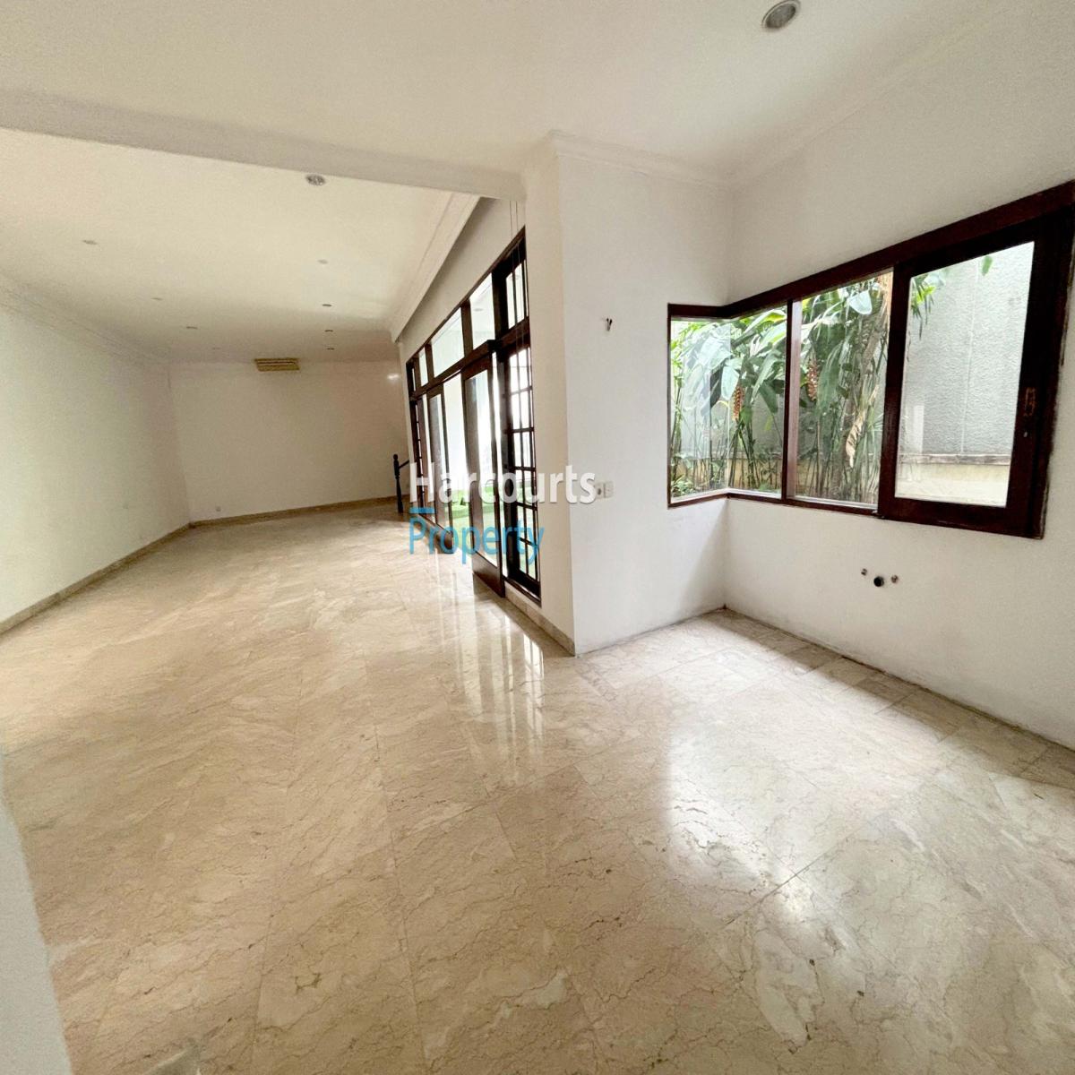 Disewakan Rumah Klasik 2 Lantai Area Jl. Biduri, Permata Hijau - Foto 6