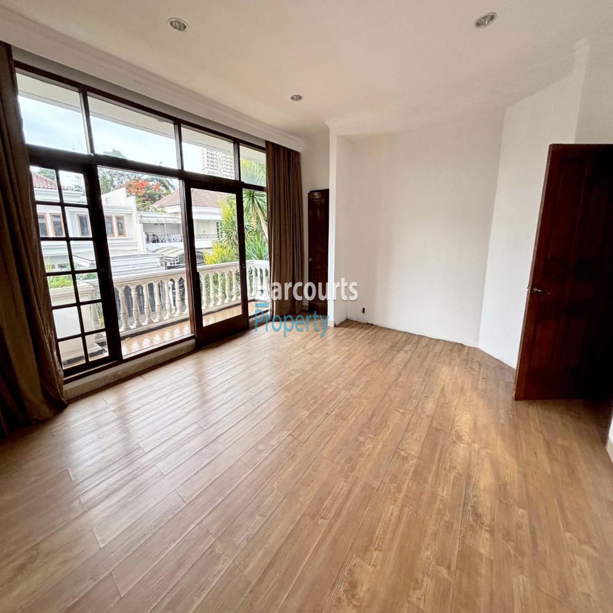 Disewakan Rumah Klasik 2 Lantai Area Jl. Biduri, Permata Hijau - Foto 7