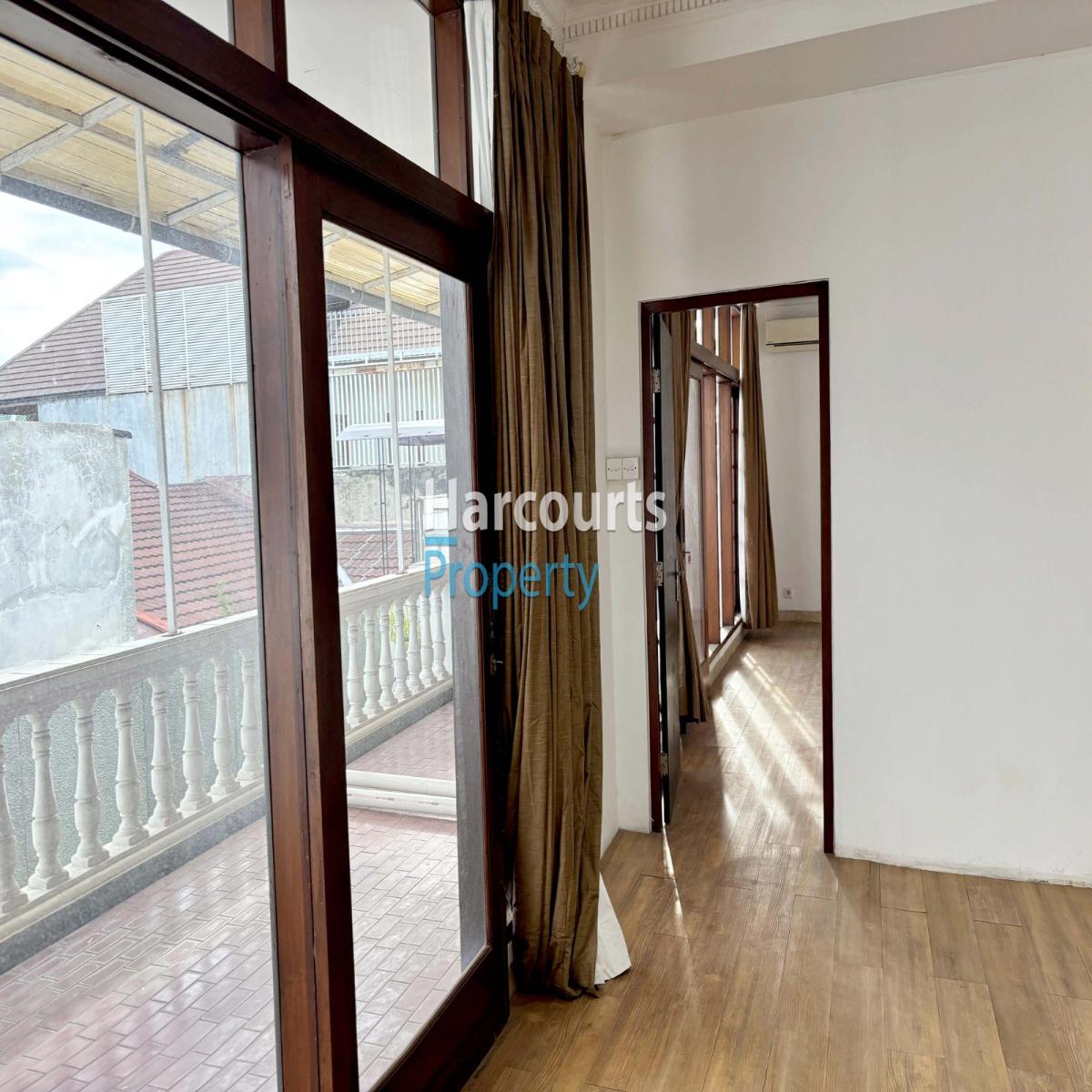 Disewakan Rumah Klasik 2 Lantai Area Jl. Biduri, Permata Hijau - Foto 10