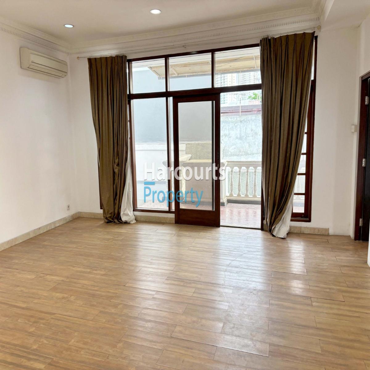 Disewakan Rumah Klasik 2 Lantai Area Jl. Biduri, Permata Hijau - Foto 11