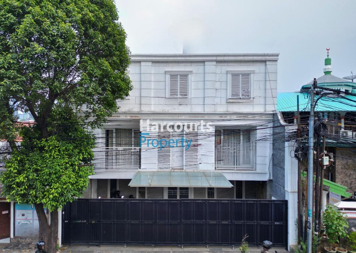 Rumah Klasik Bagus dan Terawat Lokasi Strategis Jl. Senayan dekat Senopati, Kebayoran baru