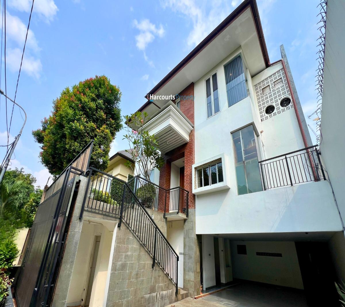 Pondok Indah Area, Disewakan Rumah Mewah Modern Ethinc dekat JIS Terogong, Jakarta Selatan - Foto 2