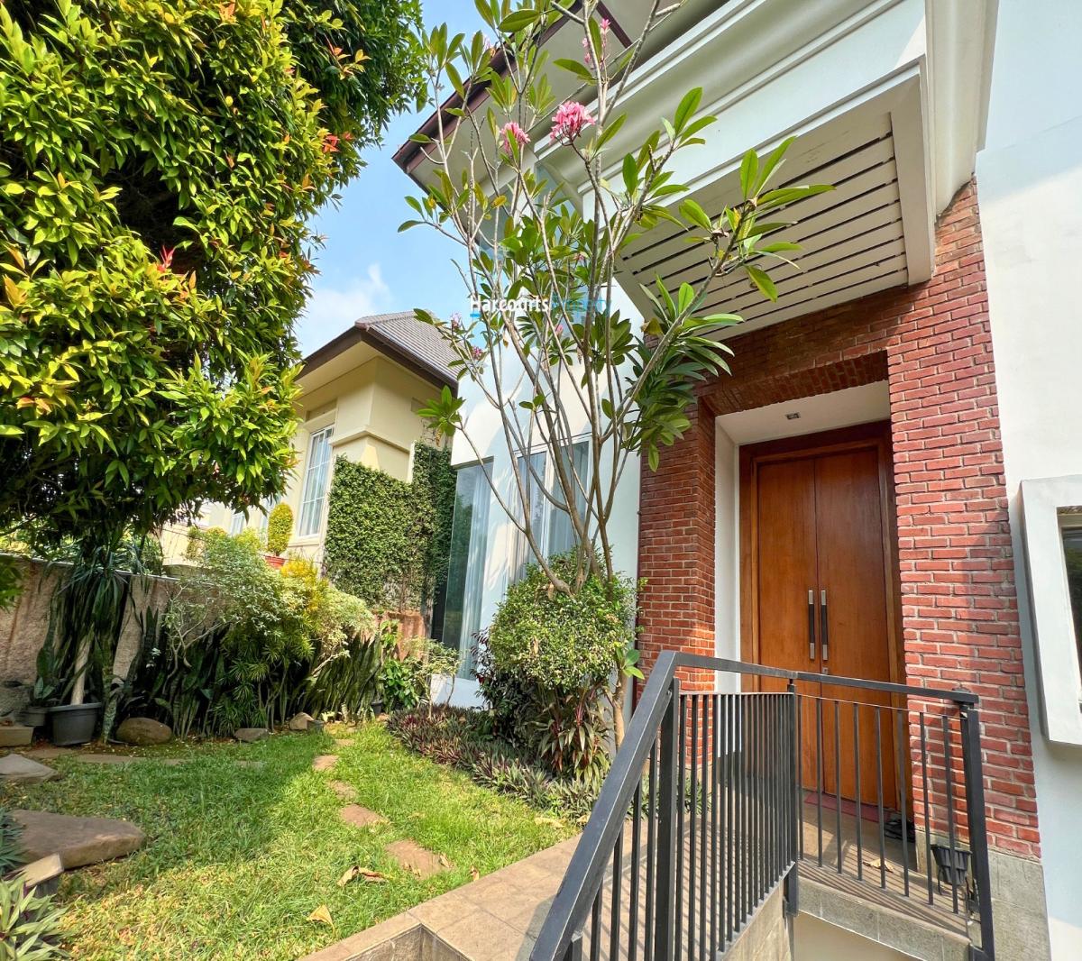 Pondok Indah Area, Disewakan Rumah Mewah Modern Ethinc dekat JIS Terogong, Jakarta Selatan - Foto 3