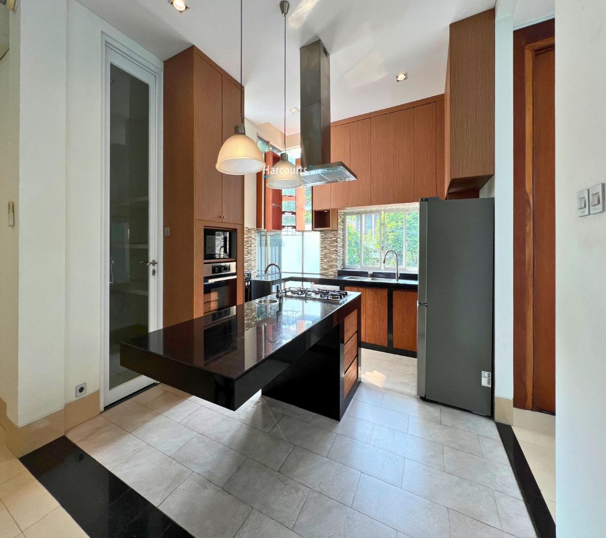 Pondok Indah Area, Disewakan Rumah Mewah Modern Ethinc dekat JIS Terogong, Jakarta Selatan - Foto 5