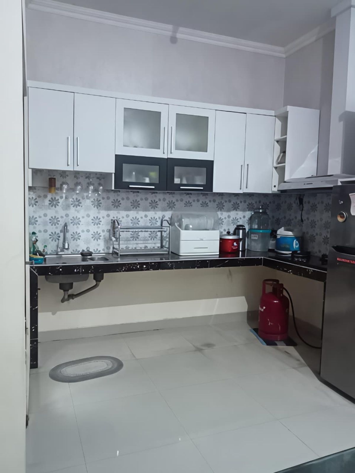 Disewakan Rumah Bagus 2 Lantai  ( Full Furnished )  Lokasi : Cluster Elite di Gentan, Solo - Foto 5