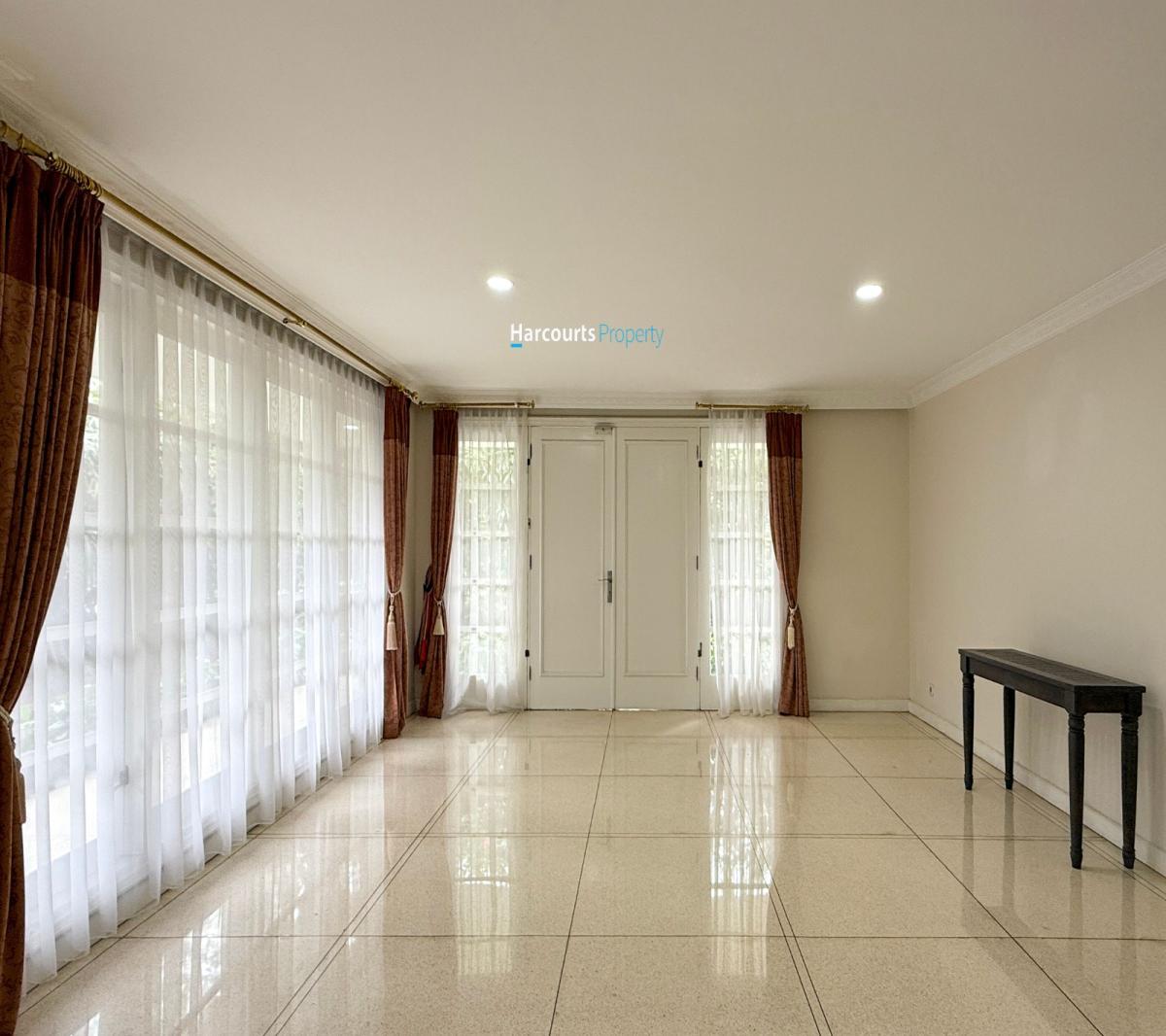 Disewakan Rumah Klasik Lokasi Strategis 5 menit dari Senayan City Area, Di Kebayoran Baru - Foto 2