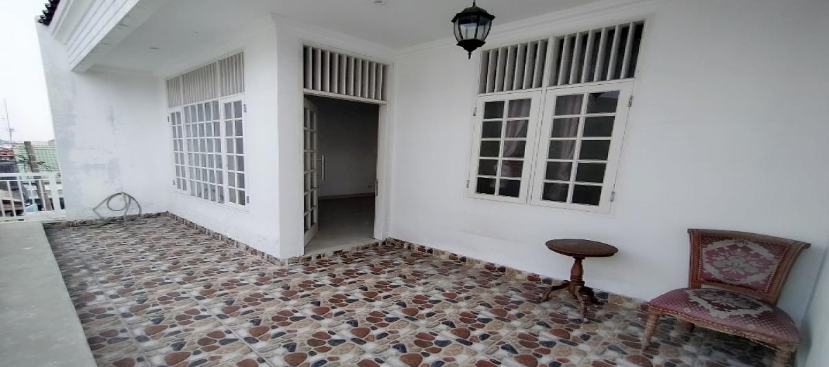 Rumah Bekasi Plus 2 Kontrakan - Foto 8