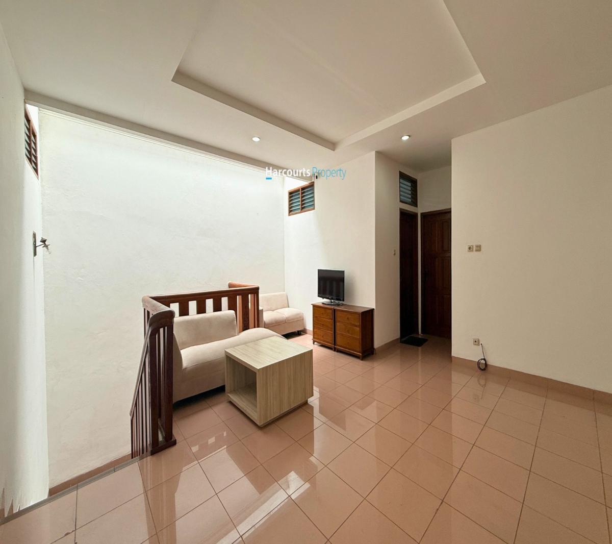 Disewakan Rumah Klasik Bagus dan Terawat Kawasan Elite Lokasi Strategis di Alam Segar, Pondok Indah - Foto 3