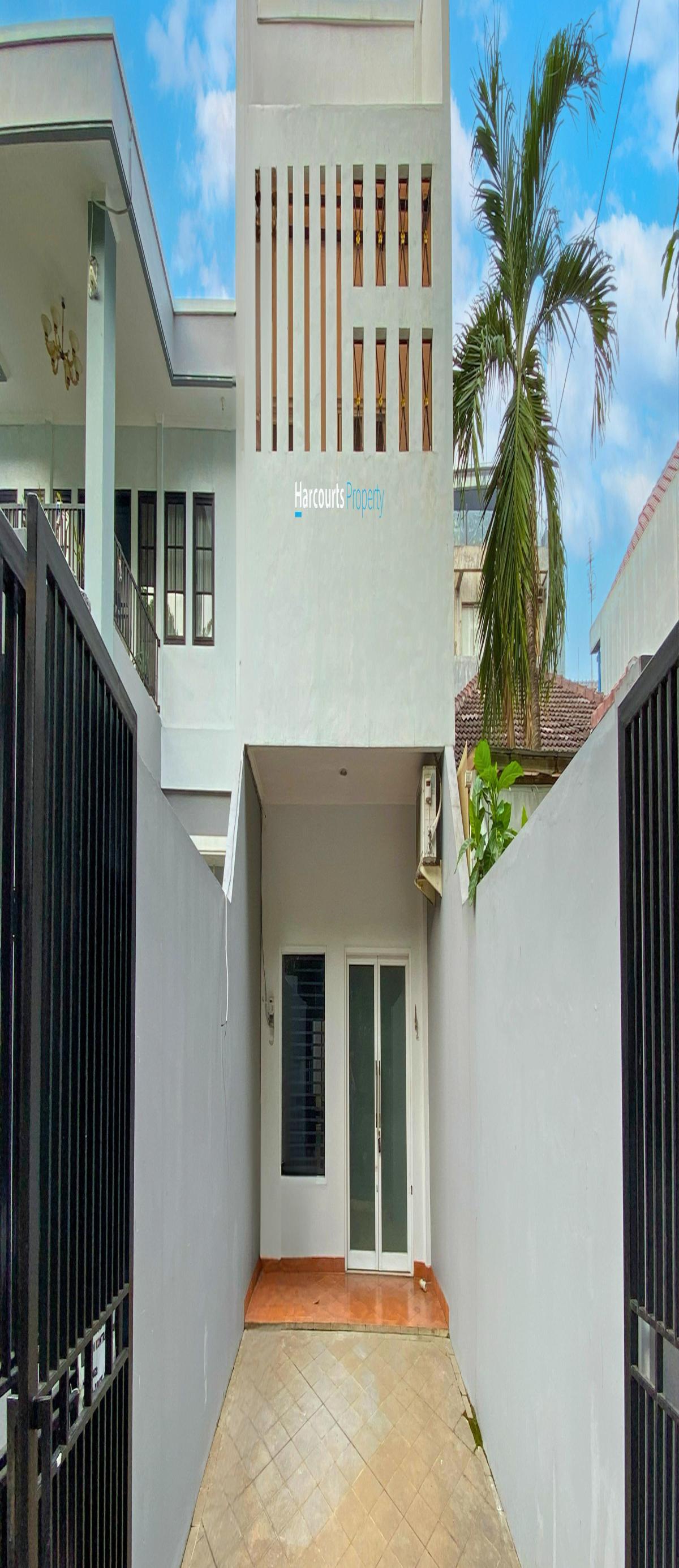 Disewakan Rumah Modern 2 Lantai Area Jl. Ciniru Kebayoran Baru