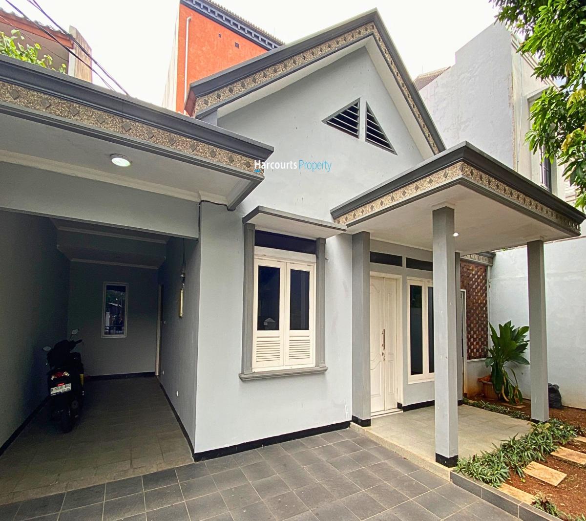 Disewakan Rumah Klasik Minimalis Terawat Area Jl. Cipayung Kebayoran Baru