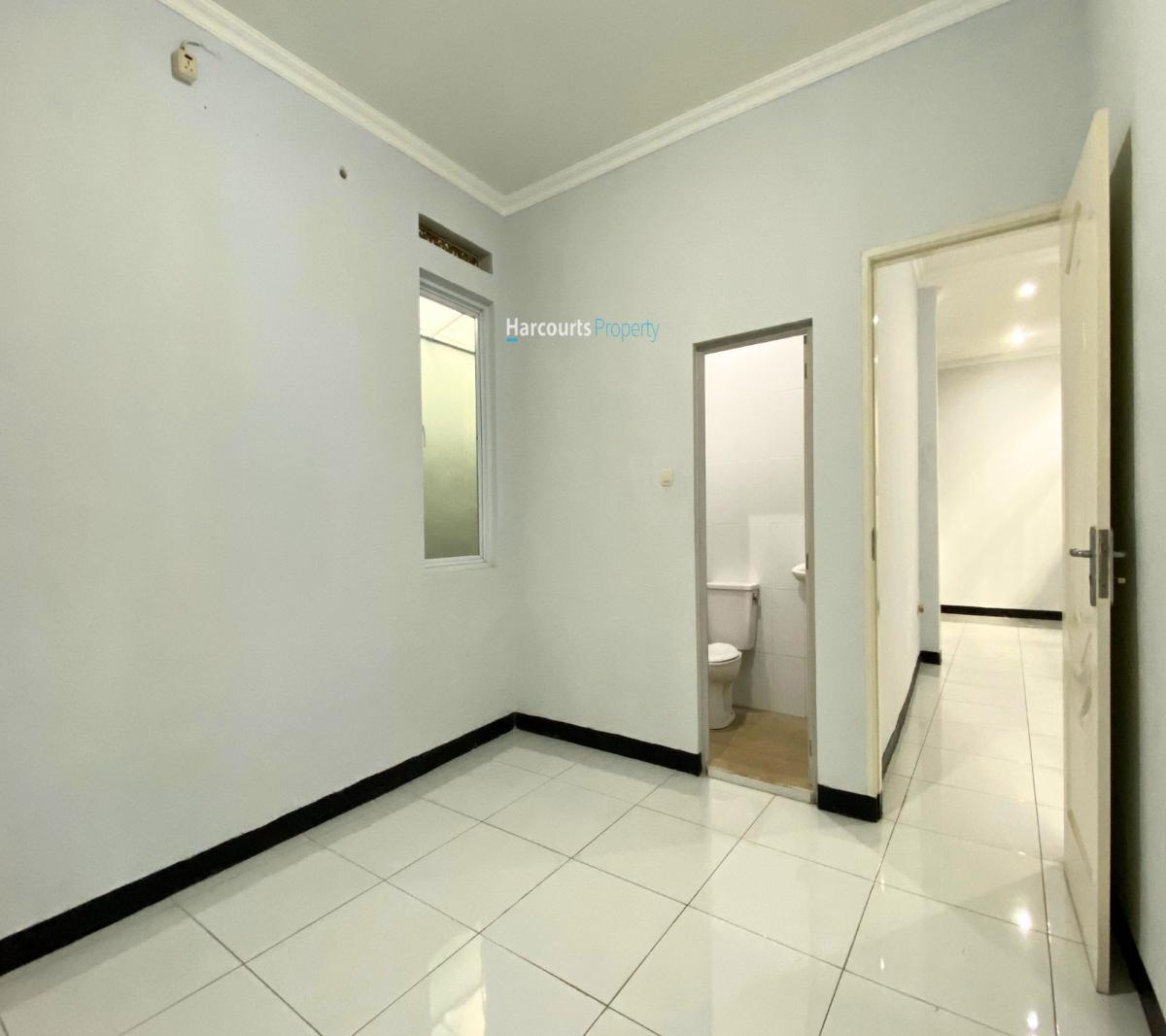 Disewakan Rumah Klasik Minimalis Terawat Area Jl. Cipayung Kebayoran Baru - Foto 2