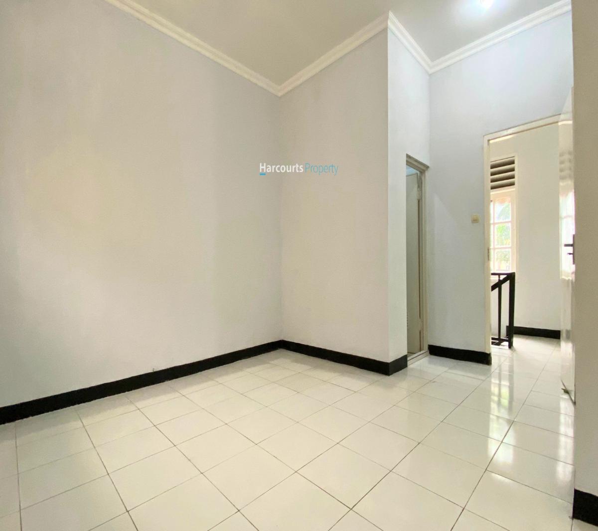 Disewakan Rumah Klasik Minimalis Terawat Area Jl. Cipayung Kebayoran Baru - Foto 4