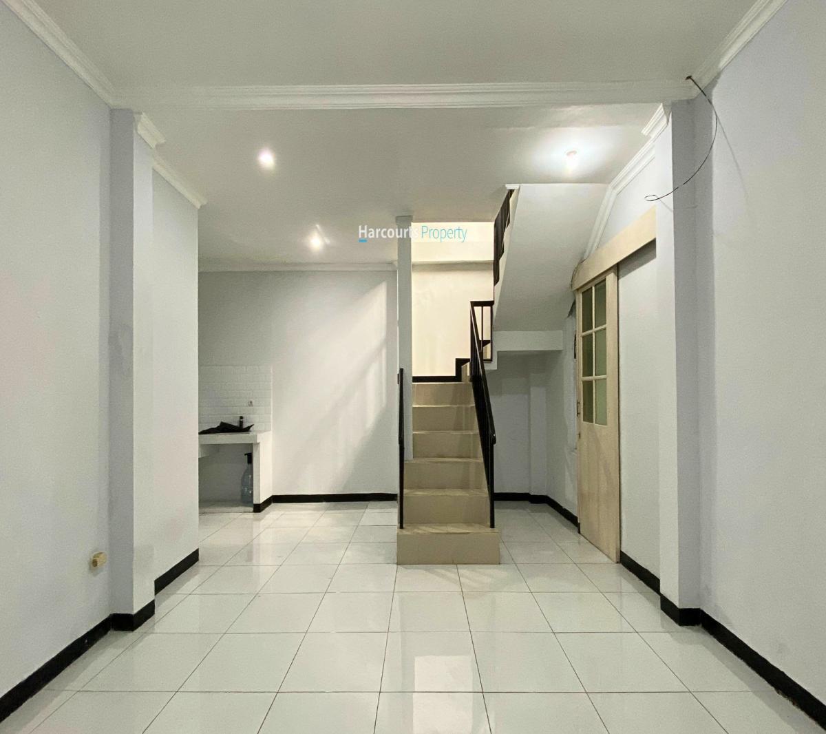 Disewakan Rumah Klasik Minimalis Terawat Area Jl. Cipayung Kebayoran Baru - Foto 8