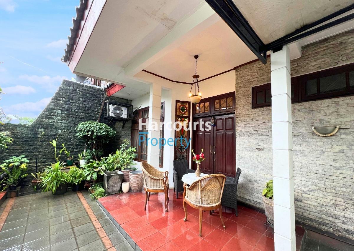 Dijual TURUN HARGA Rumah Klasik Tropis Dekat Area Jl. Ciomas Kebayoran Baru