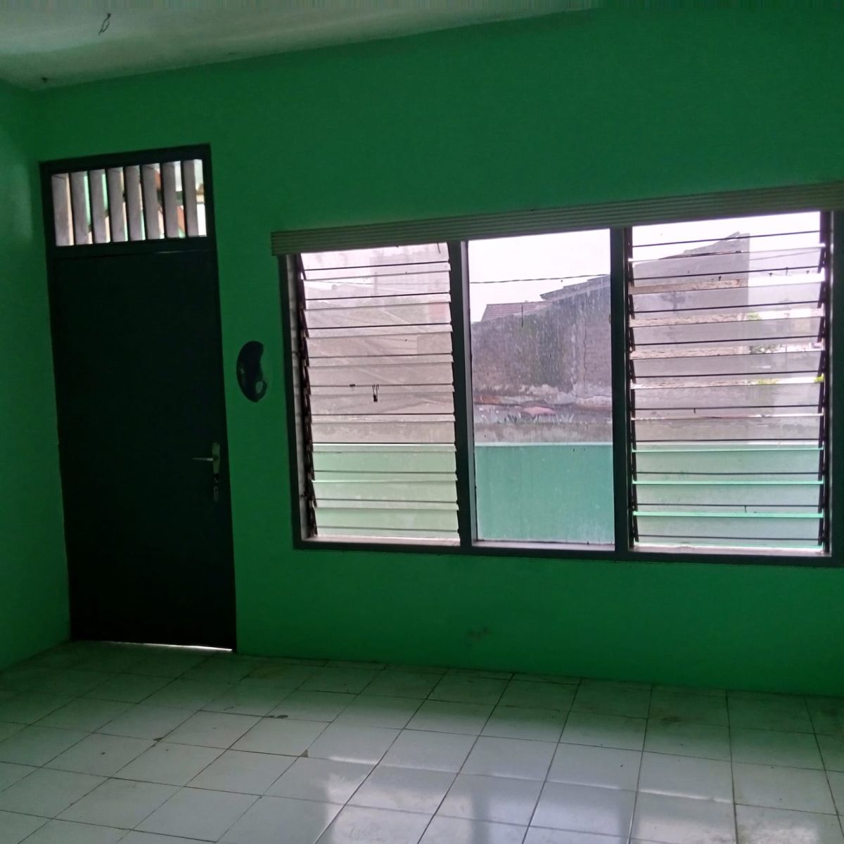 Disewakan Rumah 2 Lantai Siap Huni , di Perumahan Dekat Mall The Park, Solo Baru - Foto 3