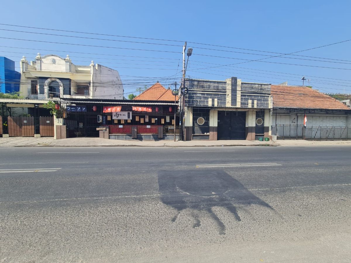 Rumah Lawas Strategis Hitung Tanah, di Jalan dr.Rajiman Laweyan Solo