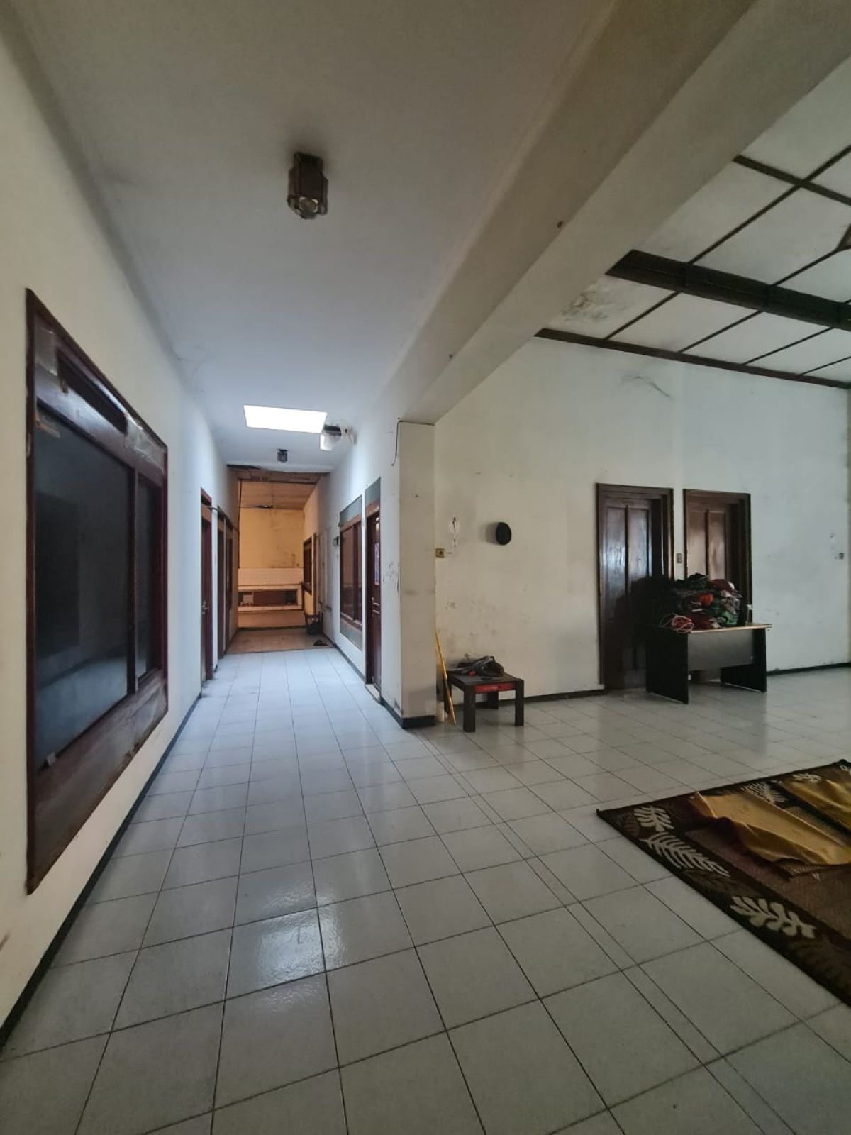 Rumah Lawas Strategis Hitung Tanah, di Jalan dr.Rajiman Laweyan Solo - Foto 2